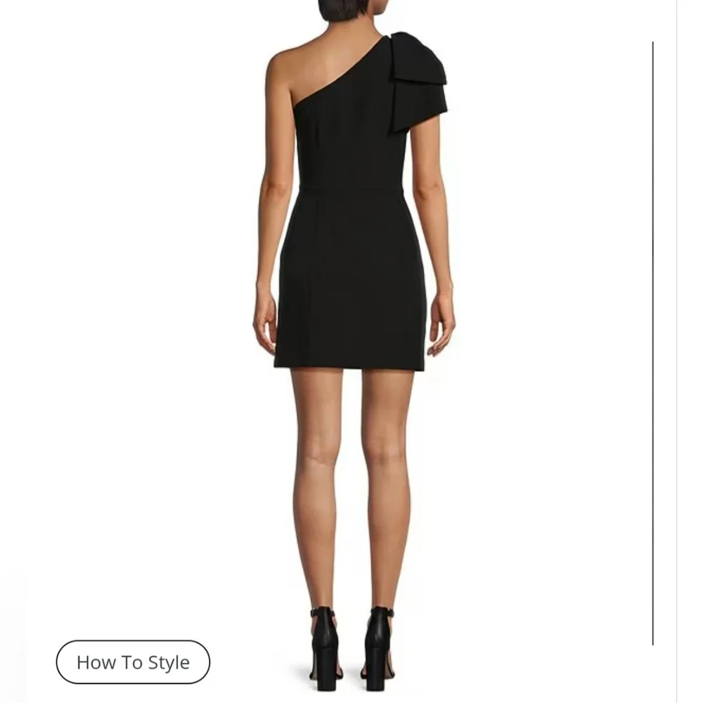Gianni Bini Deliah One Bow Shoulder Sleeveless Sheath Crepe Mini Dress